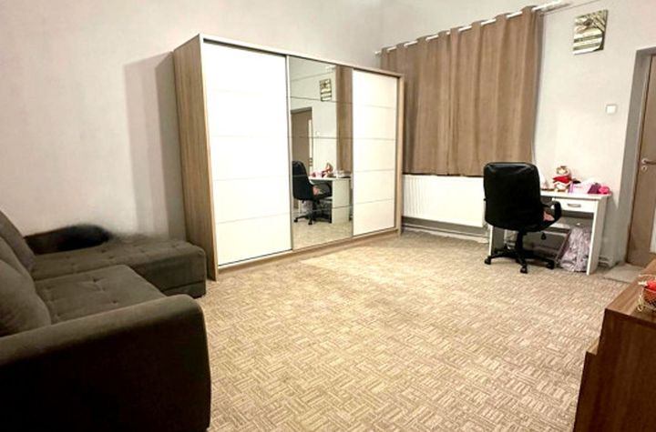 Apartament 3 camere de vanzare ORADEA - Bihor anunturi imobiliare Bihor