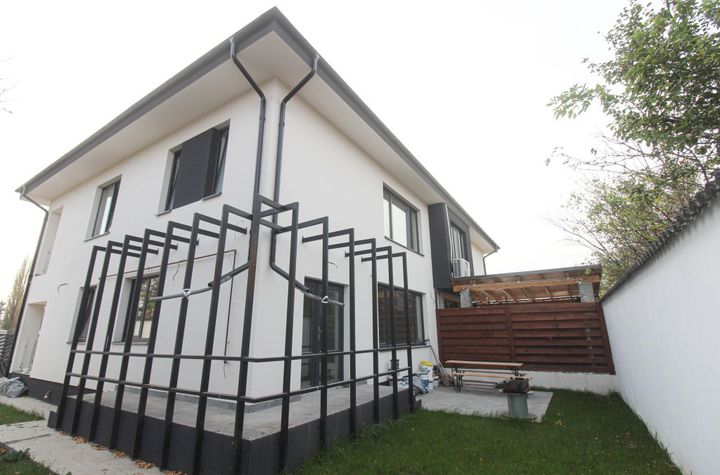 Casă - 5 camere de vanzare CHITILA - Bucuresti anunturi imobiliare Bucuresti