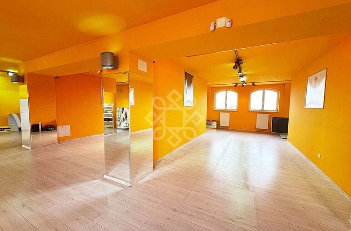 Spatiu comercial 200mp de inchiriat zona Oncea Etaj II anunturi imobiliare Bihor