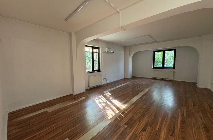 Inchiriere apartament spatios trei camere etaj doi plus mansarda Cotroceni Romniceanu anunturi imobiliare Bucuresti