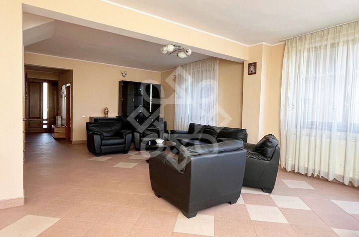 Vila de vanzare pe Malul Crisului, strada Facliei Oradea anunturi imobiliare Bihor