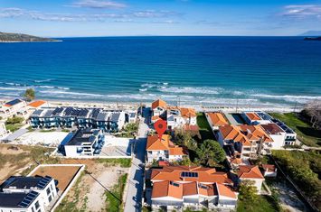 Mini-market 145 mp, Skala Potamias — 30 metri de mare anunturi imobiliare Grecia