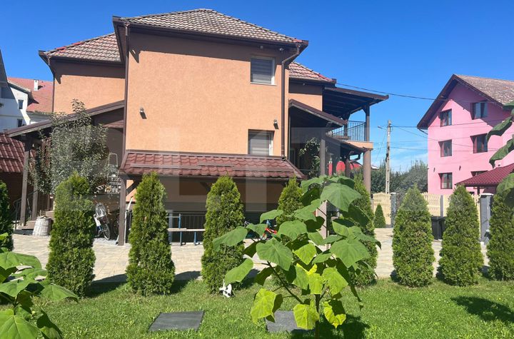 Vilă - 8 camere de vanzare UNGHENI - Mures anunturi imobiliare Mures