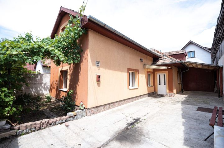 Casa individuala, garaj, zona Platinia anunturi imobiliare Cluj