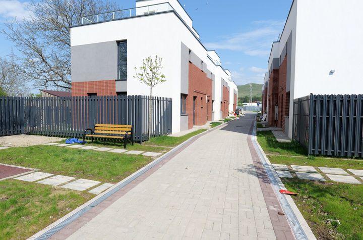 De vânzare casă deosebită 4 camere în localitatea Florești anunturi imobiliare Cluj