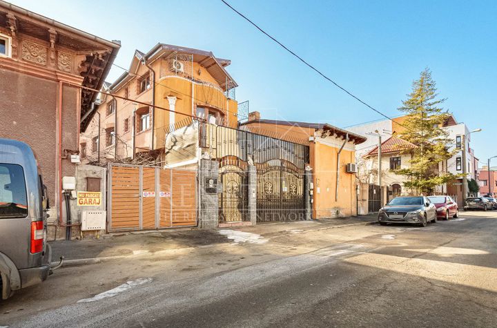 Vilă - 11 camere de vanzare UNIVERSITATE - Bucuresti anunturi imobiliare Bucuresti