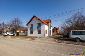 Vilă - 4 camere de vanzare EXTERIOR EST - Brasov anunturi imobiliare Brasov