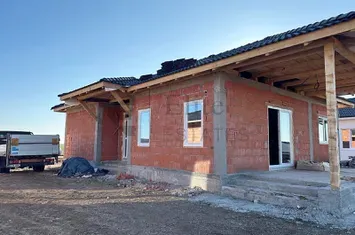 Casa cu 4 camere de vanzare in Santandrei anunturi imobiliare Bihor