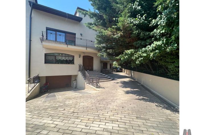 Casă - 8 camere de vanzare IANCU NICOLAE - Bucuresti anunturi imobiliare Bucuresti