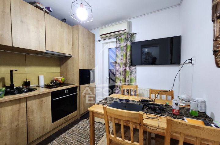 Apartament decomandat cu 3 camere, centrala proprie,  zona Lipovei anunturi imobiliare Timis