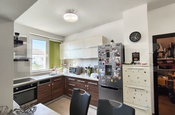 Apartament 3 camere de vanzare ORADEA - Bihor anunturi imobiliare Bihor