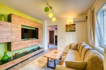 Gara de Nord / Apartament cu doua camere in vila / Centrala proprie anunturi imobiliare Bucuresti