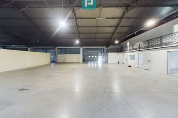 Hală cu birouri și platformă betonată de 2.500 mp anunturi imobiliare Arad