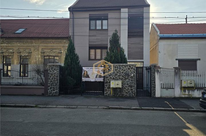 Casă - 4 camere de vanzare SEMICENTRAL - Satu Mare anunturi imobiliare Satu Mare