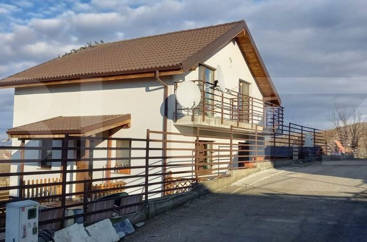 Casă - 4 camere de vanzare APAHIDA - Cluj anunturi imobiliare Cluj
