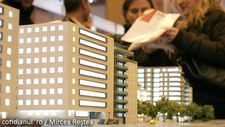 Românii încep să cumpere mai multe proprietăţi imobiliare
