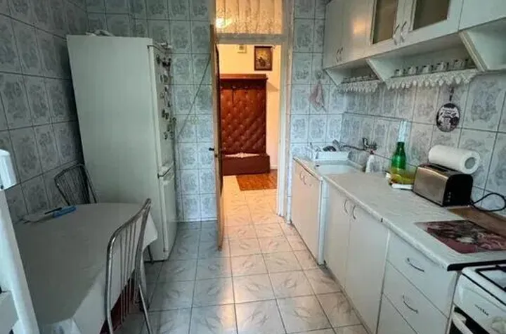 Apartament 3 Camere la Metrou Aparatorii Patriei Bloc din 1985 anunturi imobiliare Bucuresti