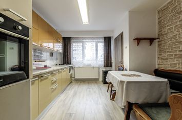 Apartament cu 2 camere, etaj 2 – Piața UTA anunturi imobiliare Arad