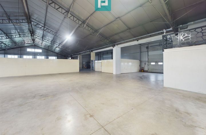 Hală cu birouri și platformă betonată de 2.500 mp anunturi imobiliare Arad