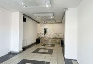 800 €, Spațiu comercial