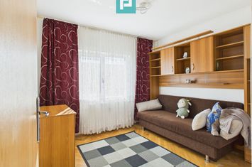 Apartament decomandat cu patru camere de inchiriat anunturi imobiliare Arad