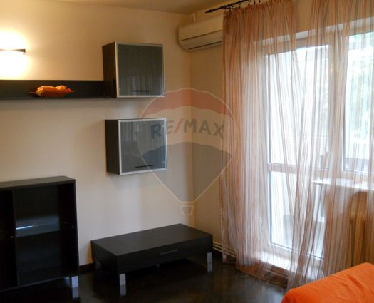 Apartament 4 camere Targu Cucu, 80 mp