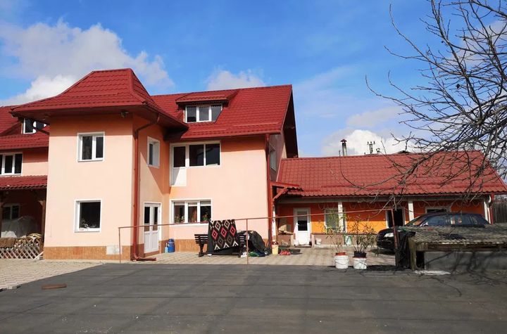 Casă - 8 camere de vanzare BARTOLOMEU - Brasov anunturi imobiliare Brasov