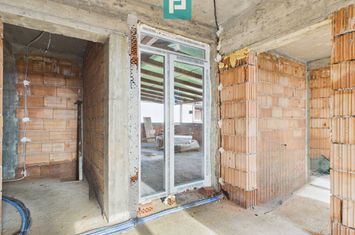 Penthouse cu terasă generoasă, în centrul Chișodei anunturi imobiliare Timis