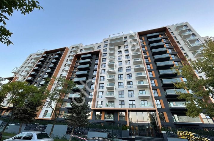 Inchiriez apt. lux 2cam. Piata Presei Libere-Romexpo-Poligrafiei, Parcului 20,la 15min. metrou 1 Mai anunturi imobiliare Bucuresti