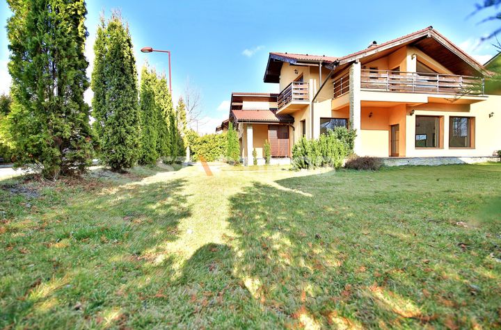 Vilă - 5 camere de inchiriat SANPETRU - Brasov anunturi imobiliare Brasov