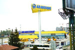Arabesque ar putea concedia 1.000 de oameni