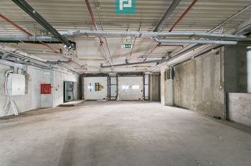 Hală 3.000 mp de depozitare Calea Aurel Vlaicu anunturi imobiliare Arad