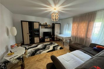 Apartament 3 camere de vanzare VEST - Vrancea anunturi imobiliare Vrancea