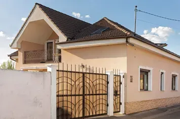 Vilă P+M, Clujului, 190 mp, teren 520 mp, singur în curte. 250 000 E anunturi imobiliare Bihor