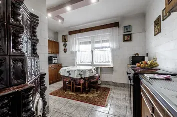 Casă din cărămidă cu 8 camere – zonă liniștită, LIPOVA anunturi imobiliare Arad
