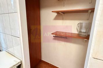 Apartament 3 camere, etaj 1/4, în Drumul Taberei anunturi imobiliare Bucuresti