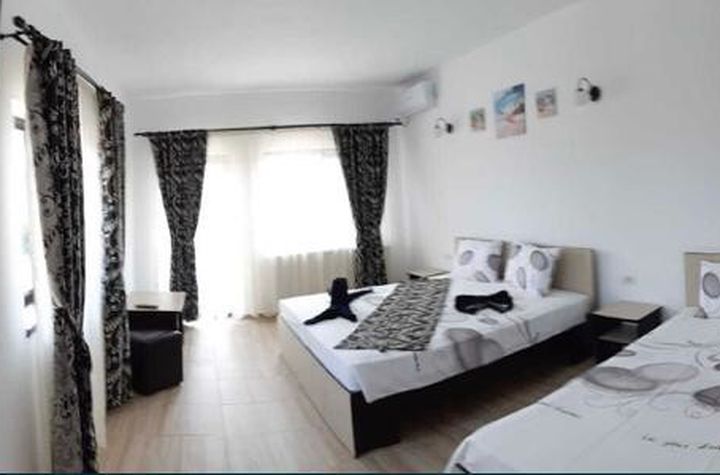 Vilă - 8 camere de vanzare 2 MAI - Constanta anunturi imobiliare Constanta