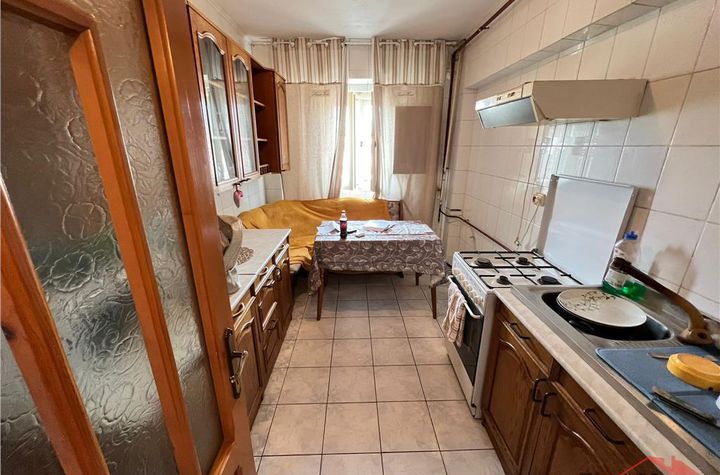 Apartament 3 camere de vanzare ULTRACENTRAL - Vrancea anunturi imobiliare Vrancea