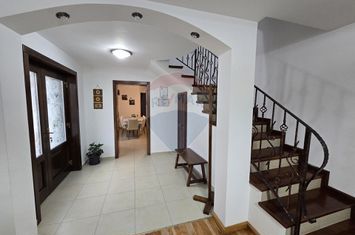 Casă pe 3 niveluri, 5 camere - 180mp anunturi imobiliare Sibiu