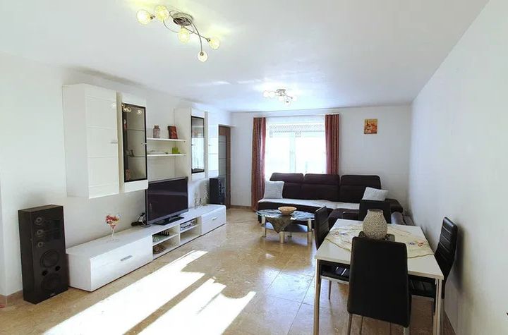Casă - 6 camere de vanzare RASNOV - Brasov anunturi imobiliare Brasov