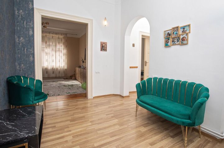 Vilă, singur în curte, central, Oradea 128 mp. 240 000 E. Comision 0 anunturi imobiliare Bihor