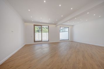 Foto 3 Vilă noua - spațioasă - terasa superbă - loc de parcare - cea mai frumoasa strada anunturi imobiliare Sector 1