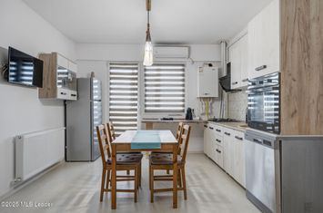 Apartament unic cu etaj, baie matrimoniala si balcon generos anunturi imobiliare Bucuresti