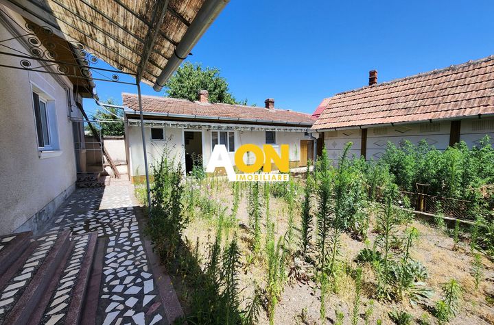 Casă cu 4 camere de vânzare în zona Barabant anunturi imobiliare Alba