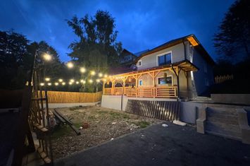 Casa de vanzare cu 2 apartamente in Azuga anunturi imobiliare Prahova