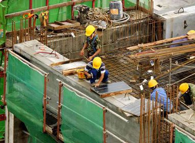 Volumul lucrărilor de construcţii a scăzut în primele opt luni cu 16,1%