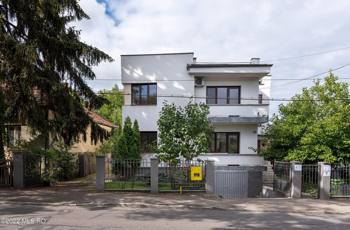 Casă - 5 camere de vanzare ANDREI MURESANU - Cluj anunturi imobiliare Cluj