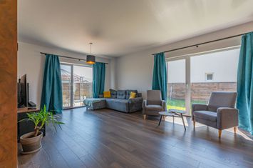 Casă Individuală de Închiriat, Încălzire în Pardoseală, Teren 400 mp anunturi imobiliare Brasov