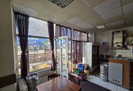 1.100 €, Spațiu comercial