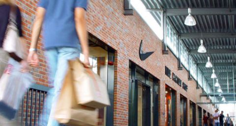Outlet doar cu numele